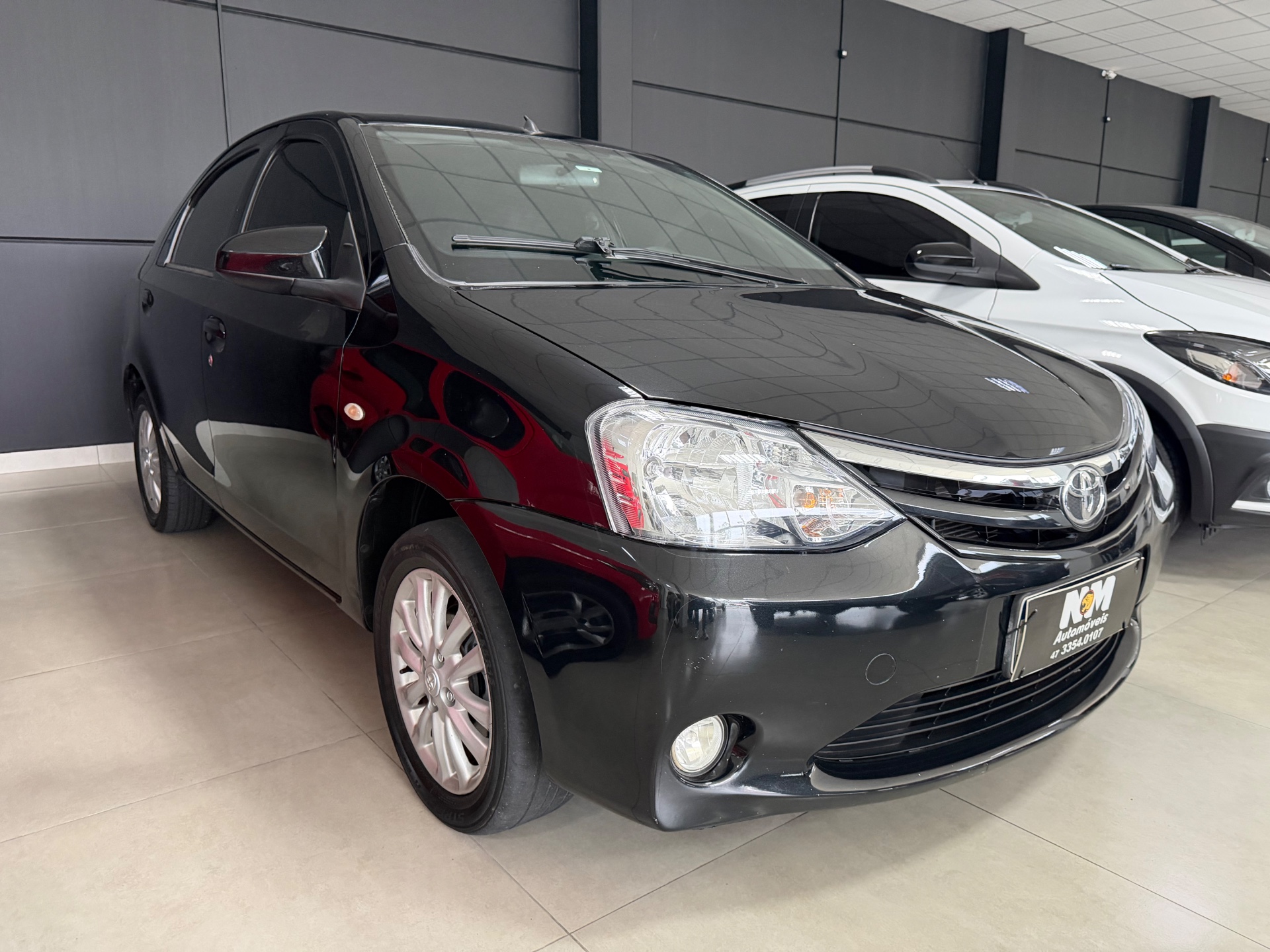 Toyota Etios XLS Sedan 1.5 Flex 16V 4p Mec.  1